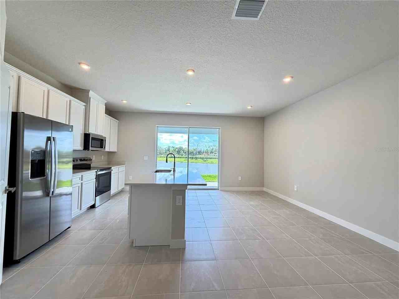 12326 Amber Creek Cir - Photo 7 of 36