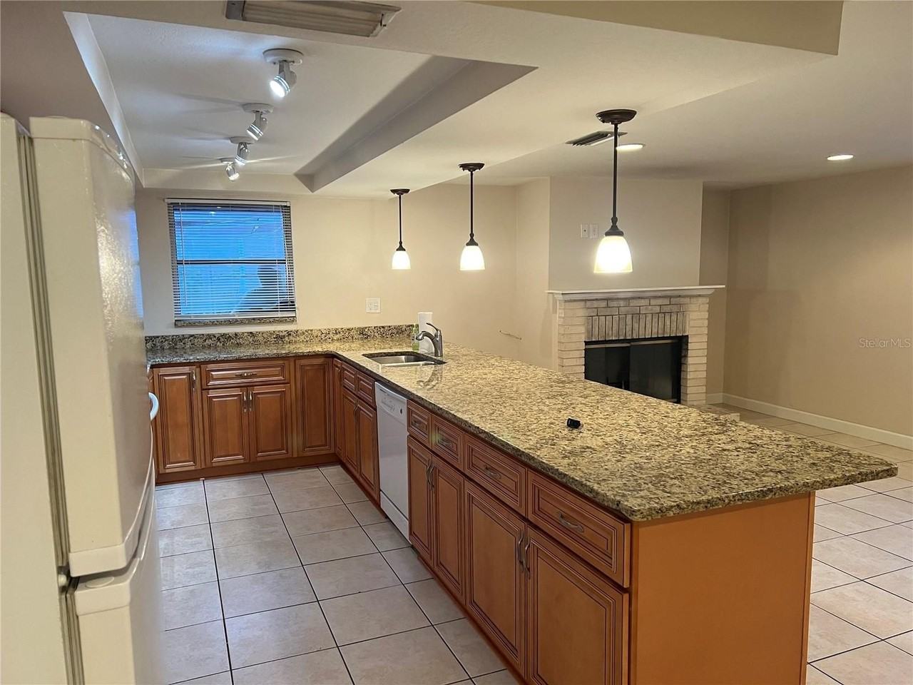 5945 Mockingbird Dr - Photo 4 of 17