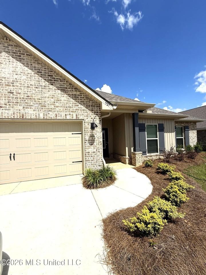 527 Vista Pointe Dr - Photo 3 of 27