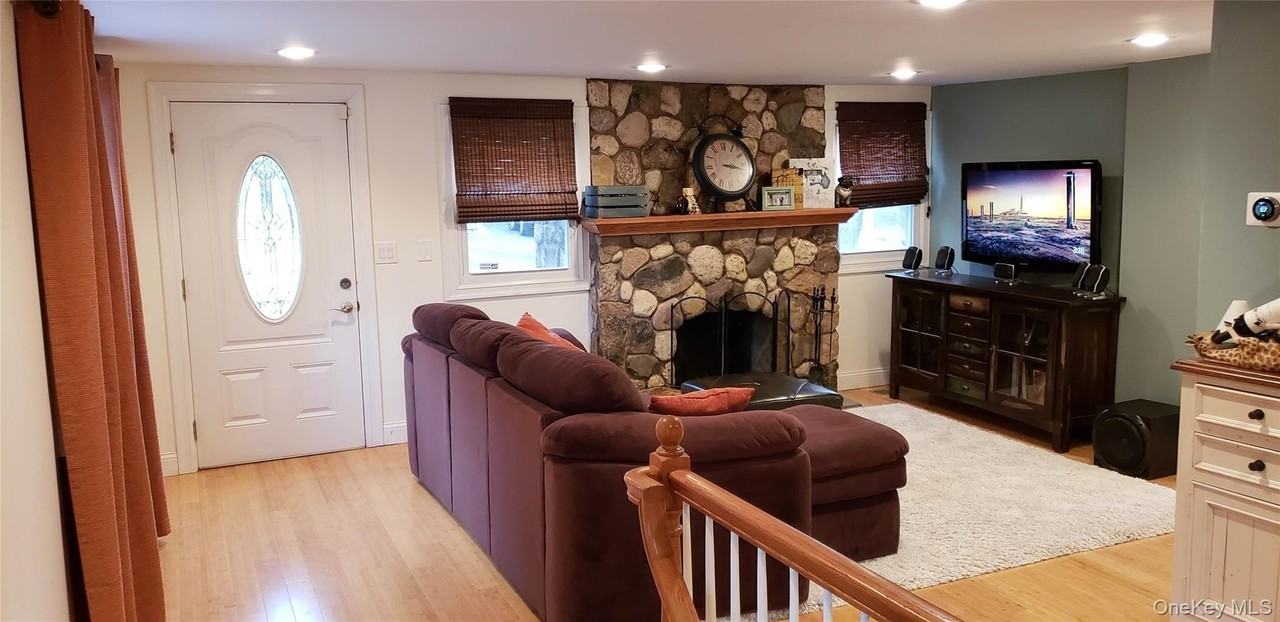 55 S Hill Rd - Photo 3 of 23