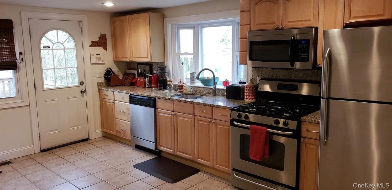 55 S Hill Rd - Photo 7 of 23