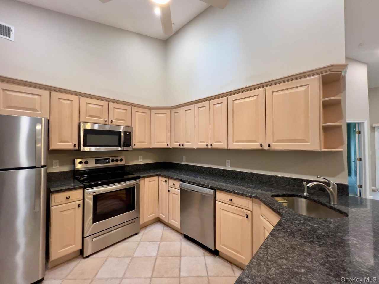 703 Constance Ln - Photo 6 of 28