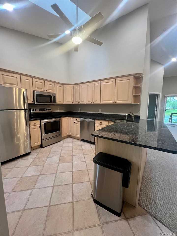 703 Constance Ln - Photo 7 of 28