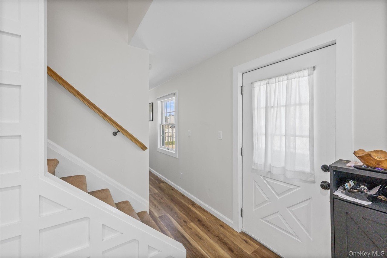 68 Crescent Ln - Photo 4 of 50