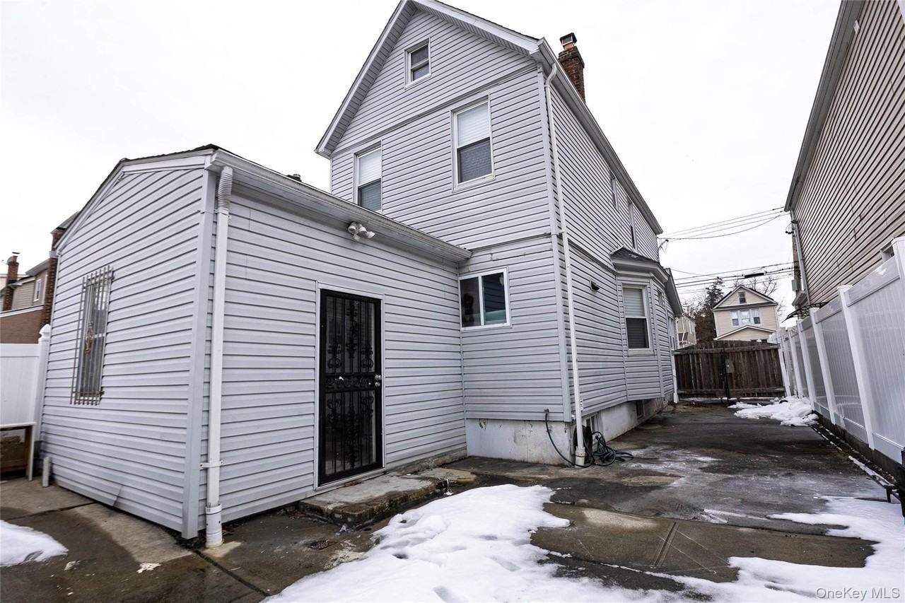 10940 175th St - Photo 2 of 33