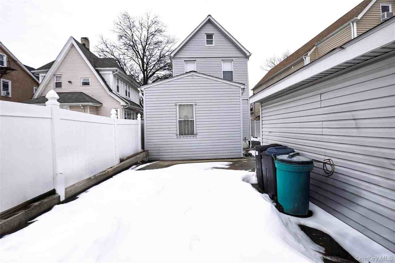 10940 175th St - Photo 3 of 33
