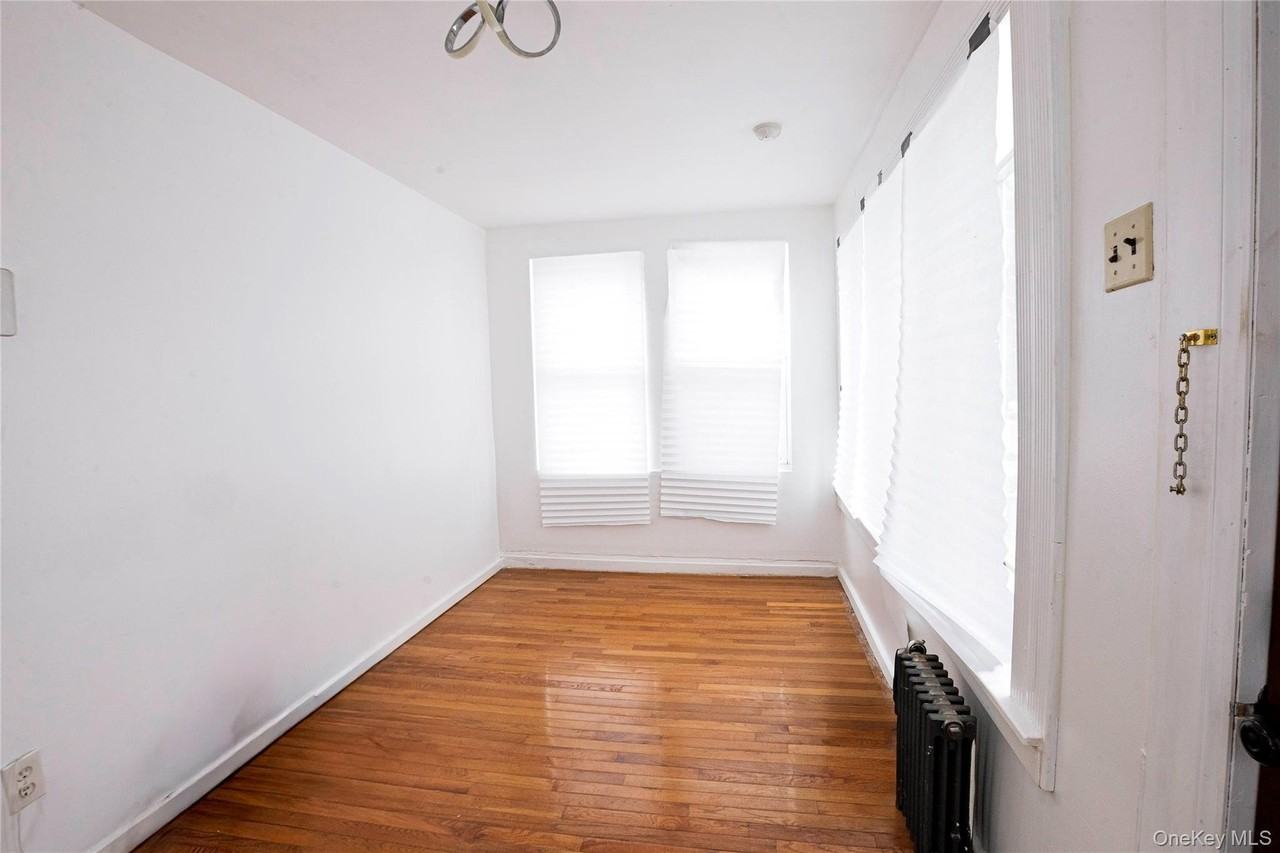 10940 175th St - Photo 4 of 33