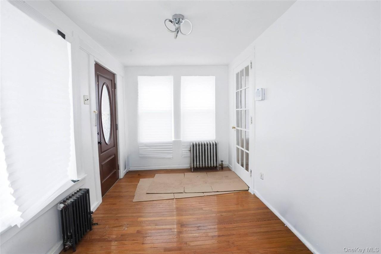 10940 175th St - Photo 5 of 33