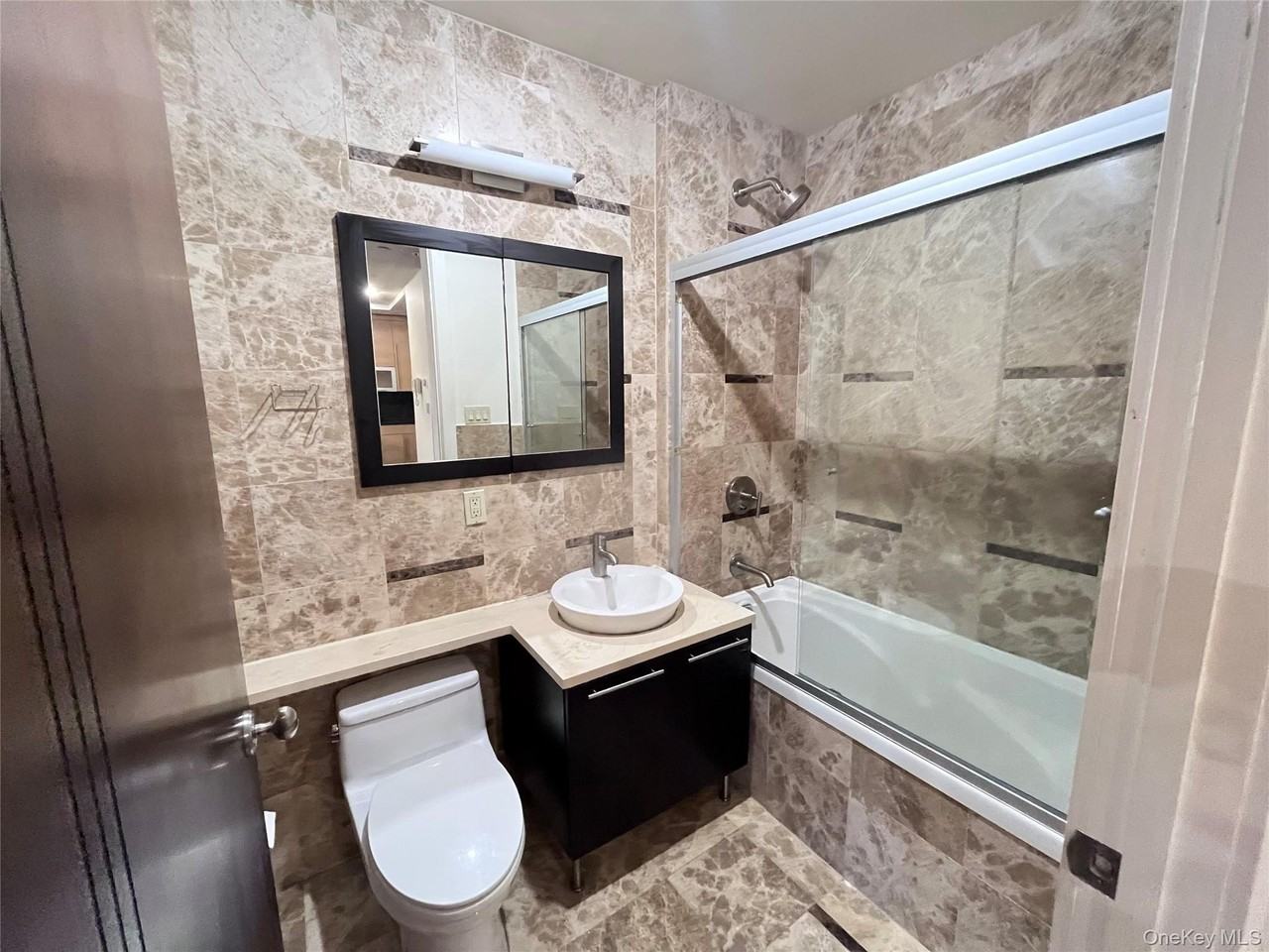 3132 Union St #4G - Photo 2 of 9