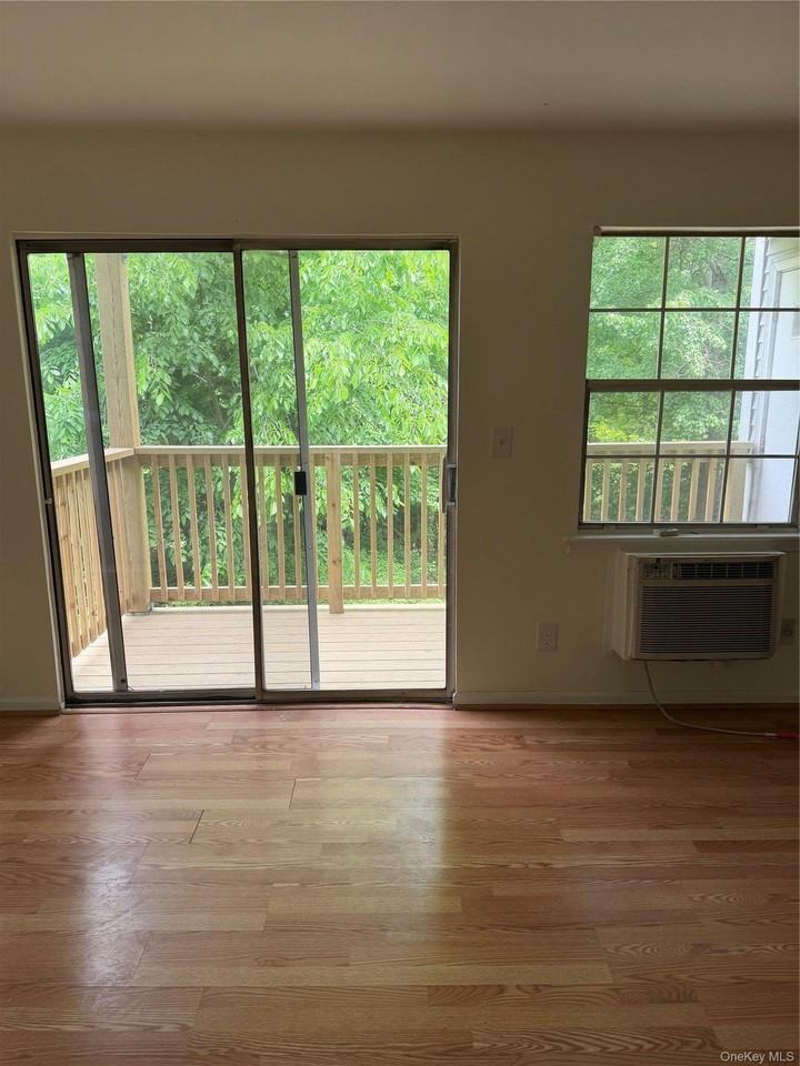 2 Lexington Hl #10 - Photo 6 of 27