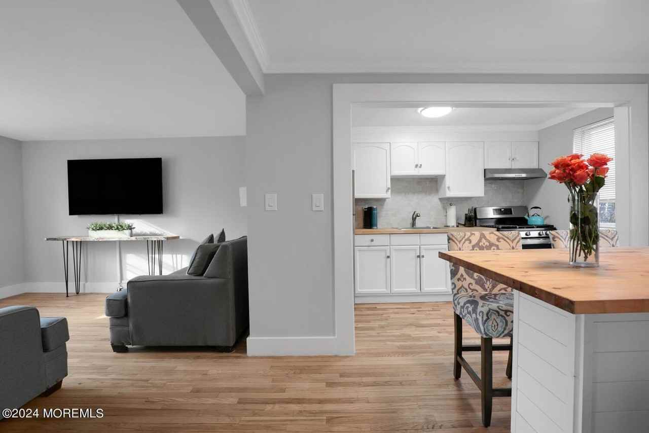 155 Manor Dr - Photo 5 of 22