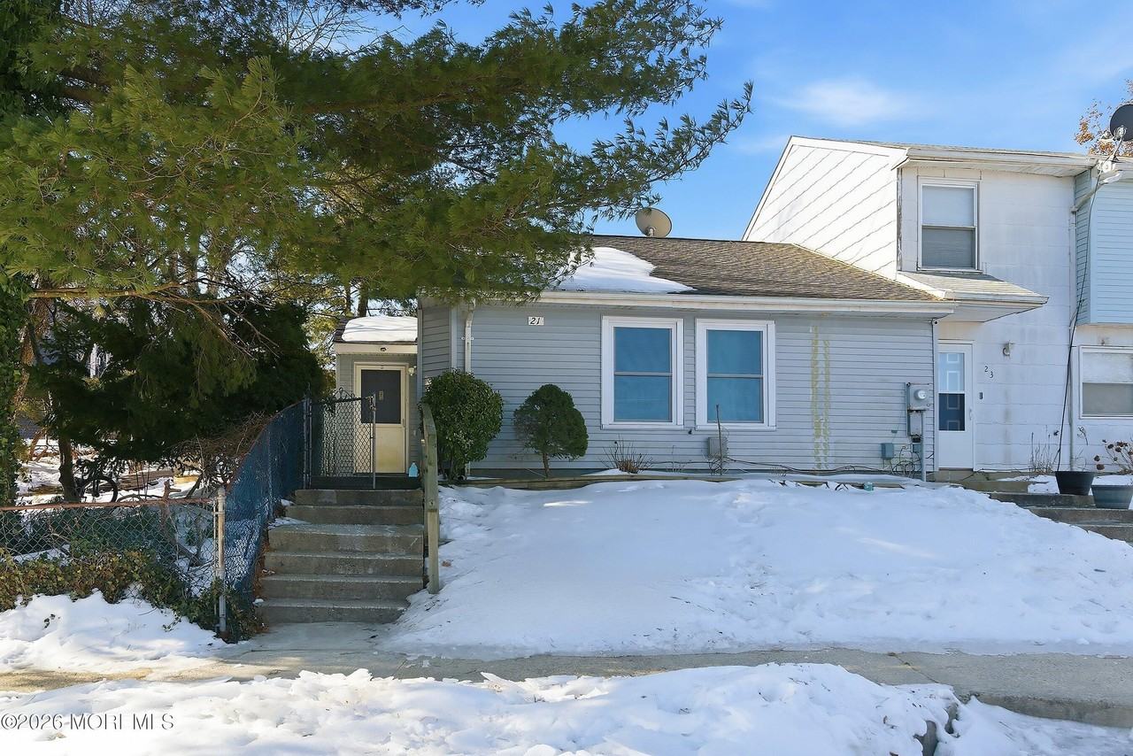 21 Potomac Ct - Photo 2 of 17