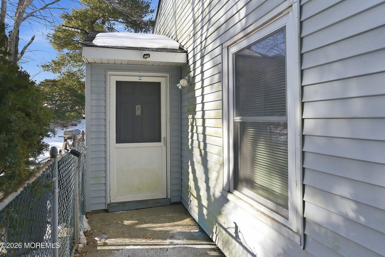 21 Potomac Ct - Photo 4 of 17