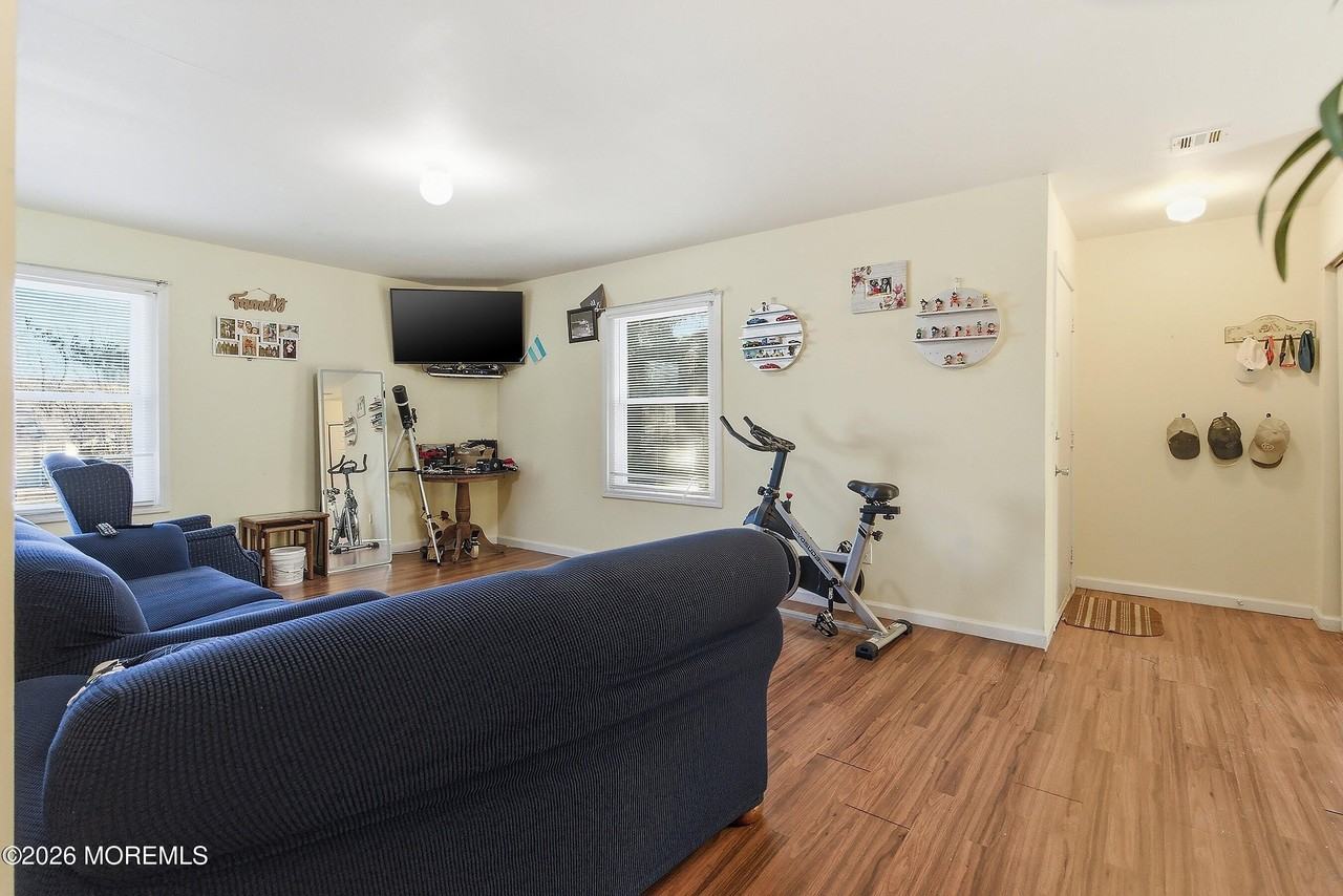 21 Potomac Ct - Photo 7 of 17