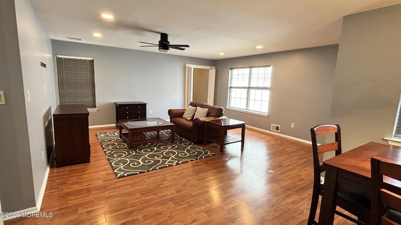 198 Tulip Ln - Photo 3 of 23