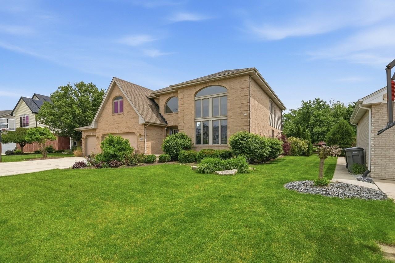 14031 Preston Dr - Photo 3 of 50