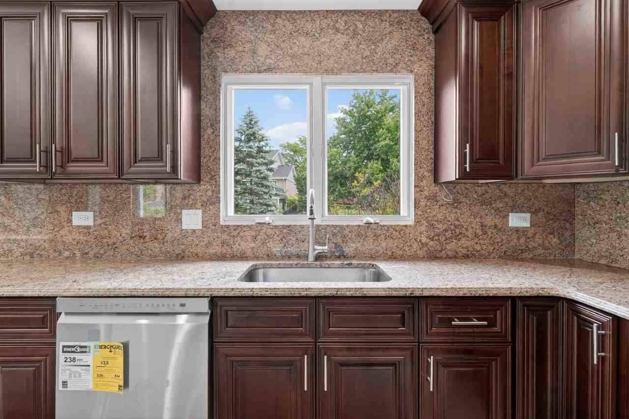 14031 Preston Dr - Photo 6 of 50
