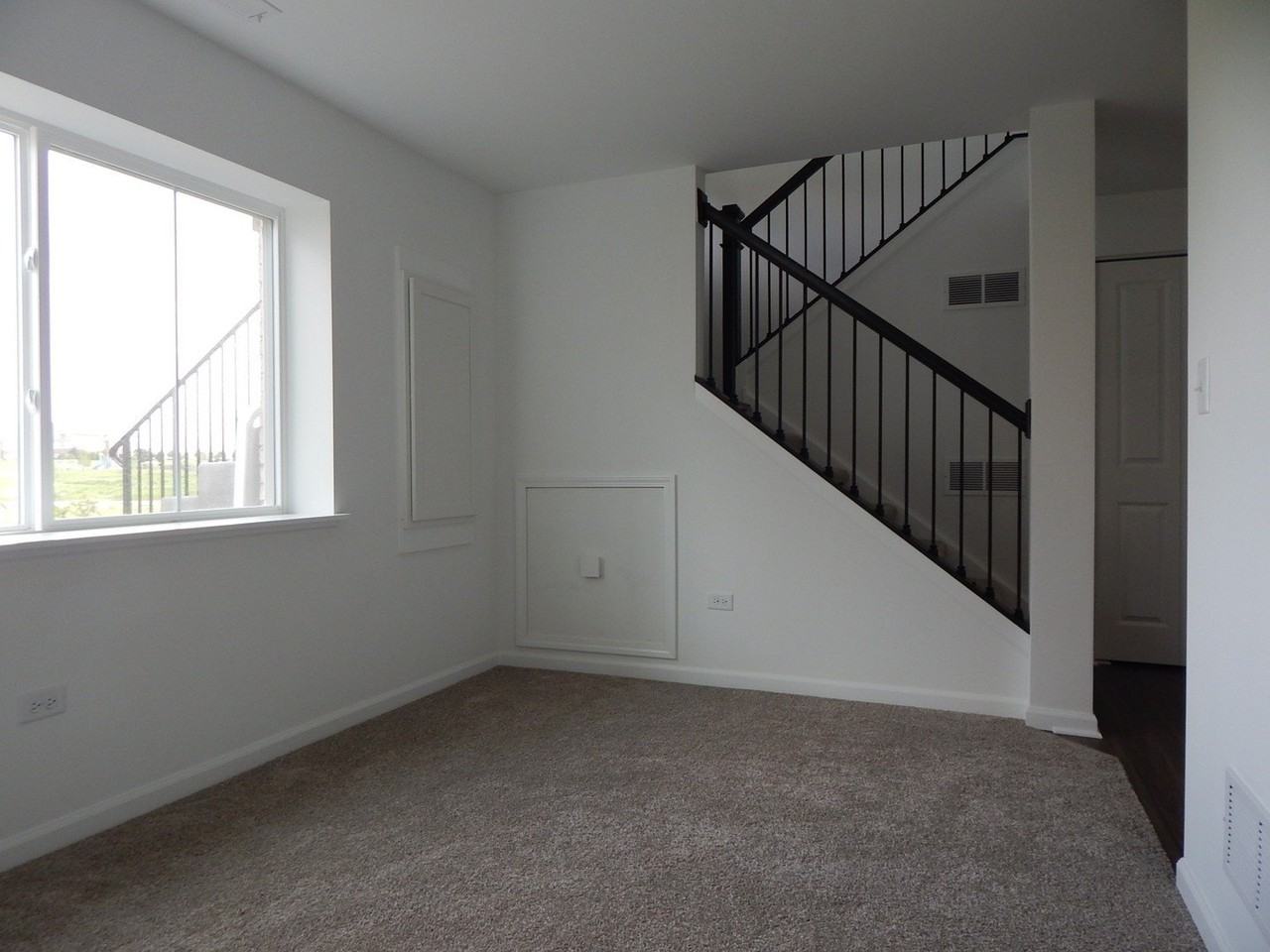 12382 Tinsley St - Photo 3 of 24