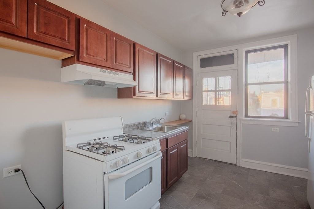 8229 S Vernon Ave - Photo 5 of 11