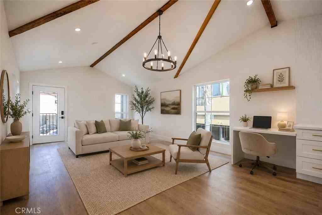 723 E Verdugo Ave #201 - Photo 3 of 32