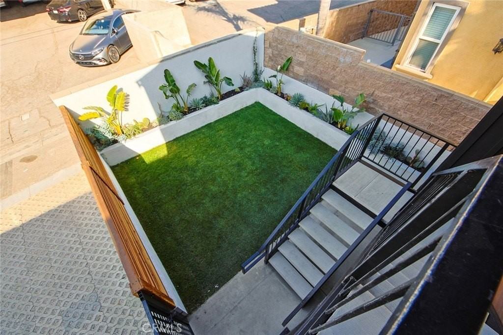 723 E Verdugo Ave #201 - Photo 5 of 32