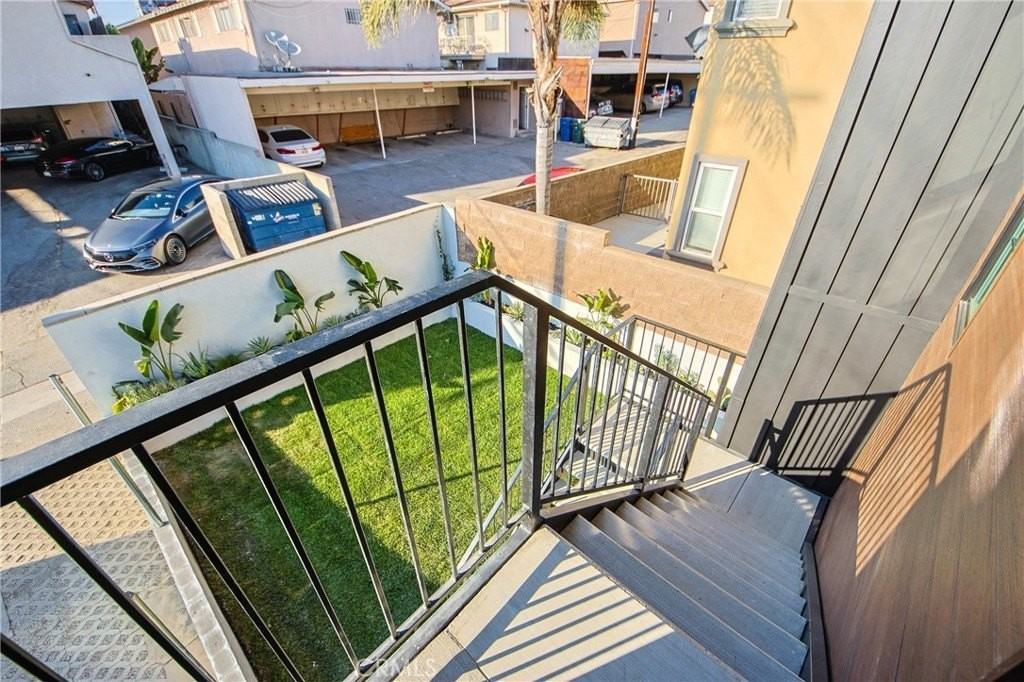 723 E Verdugo Ave #201 - Photo 6 of 32