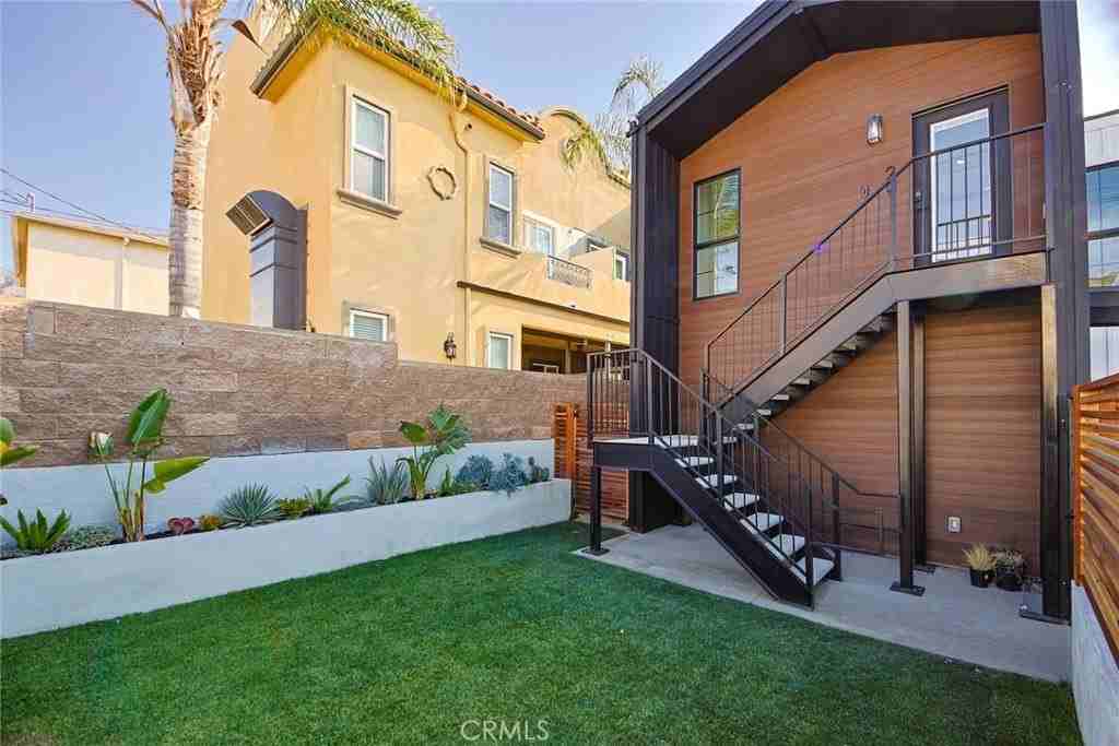 723 E Verdugo Ave #201 - Photo 7 of 32
