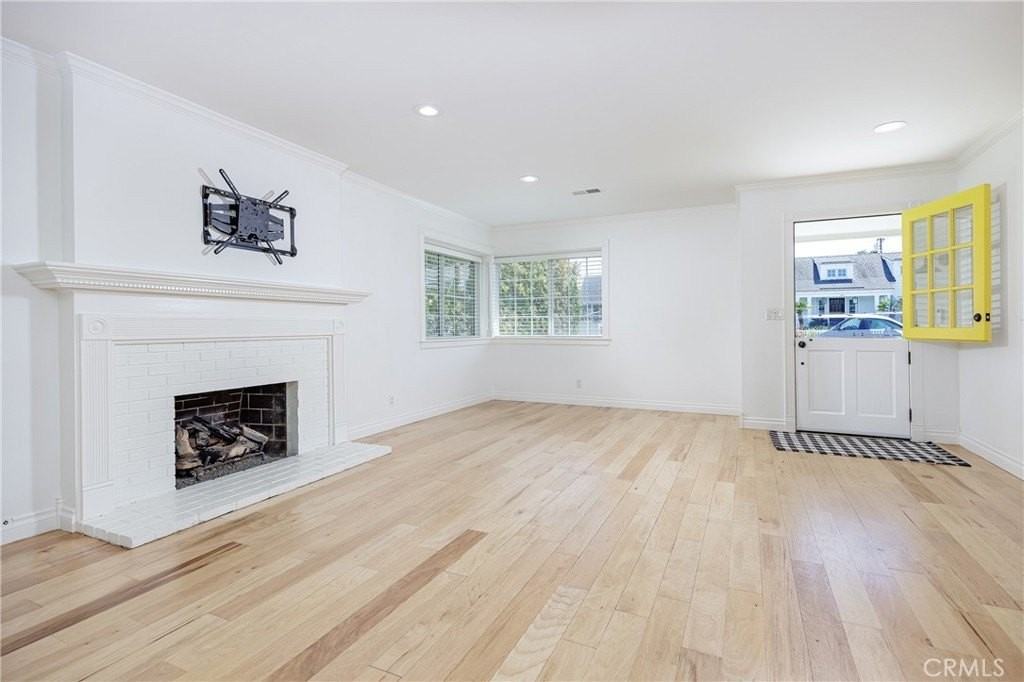 408 Flower St - Photo 6 of 39