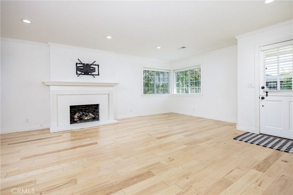 408 Flower St - Photo 7 of 39
