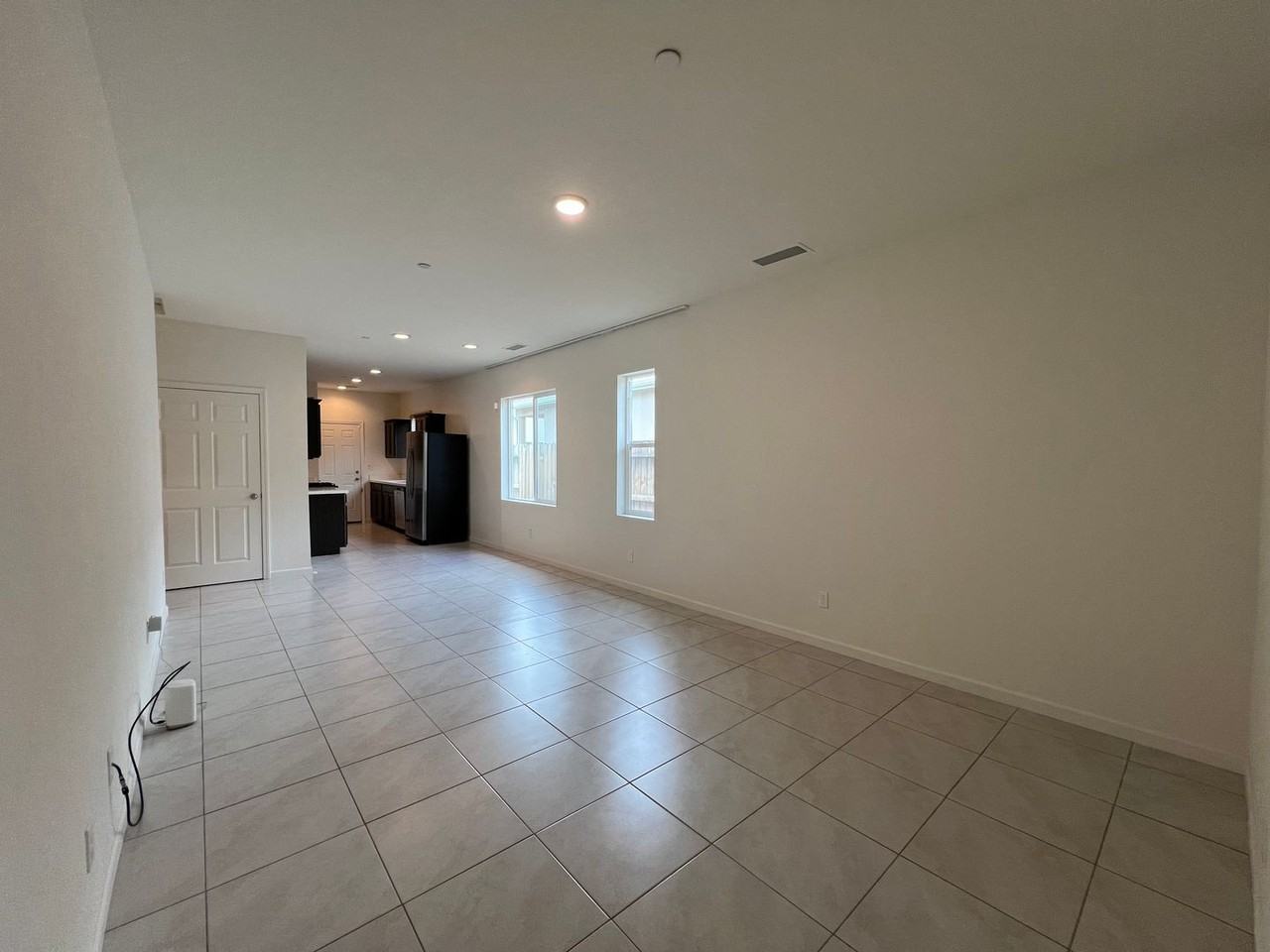 587 Sandtrap Ln - Photo 2 of 14