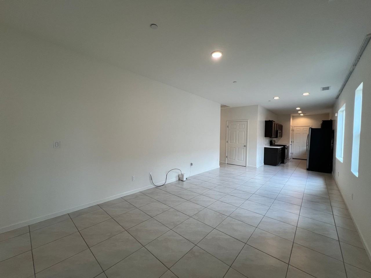 587 Sandtrap Ln - Photo 3 of 14
