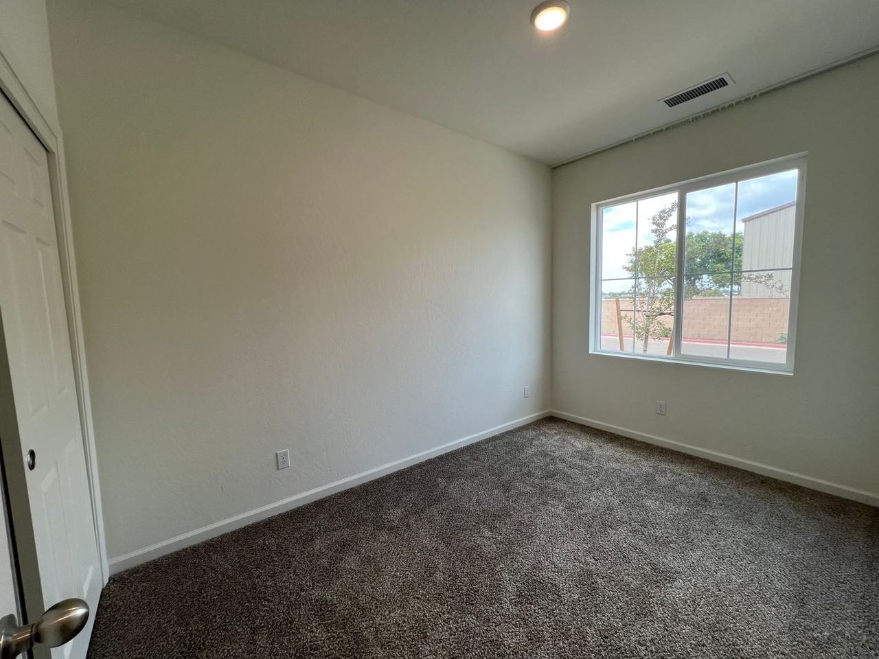 587 Sandtrap Ln - Photo 4 of 14