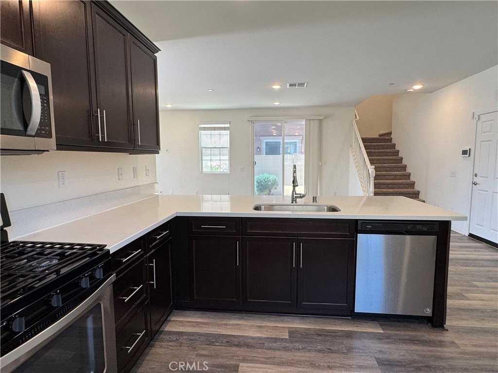 5945 Silveira St - Photo 5 of 33