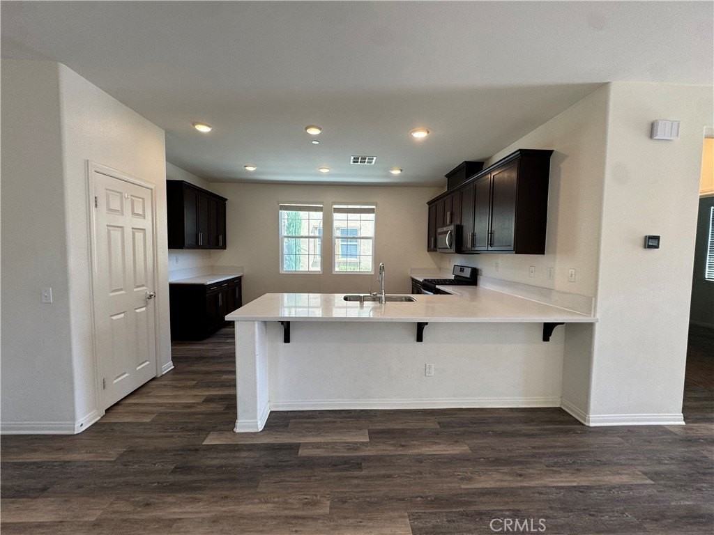5945 Silveira St - Photo 6 of 33
