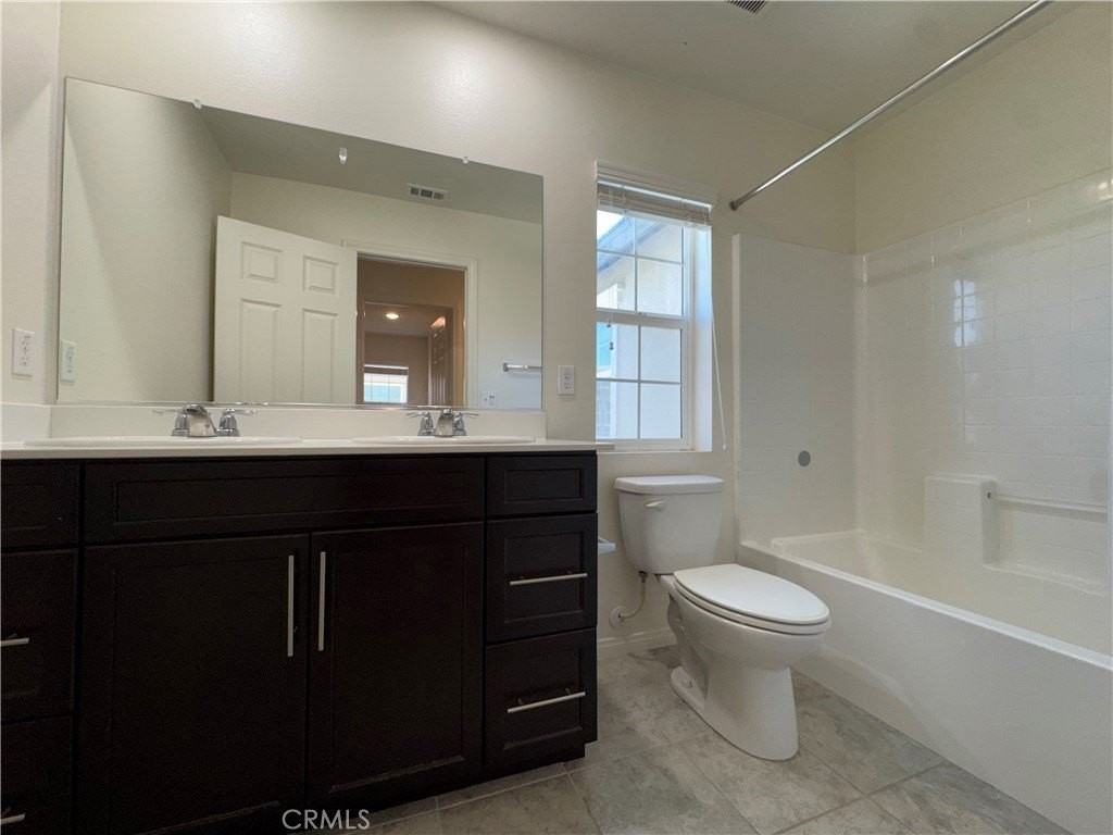 5945 Silveira St - Photo 7 of 33