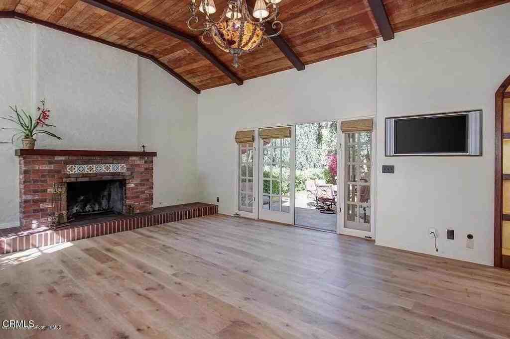 1064 Linda Vista Ave - Photo 3 of 24