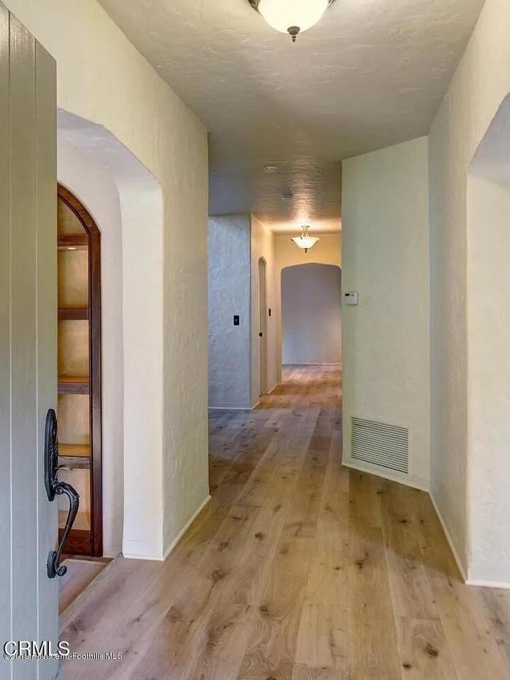 1064 Linda Vista Ave - Photo 5 of 24