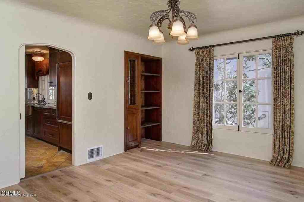 1064 Linda Vista Ave - Photo 6 of 24