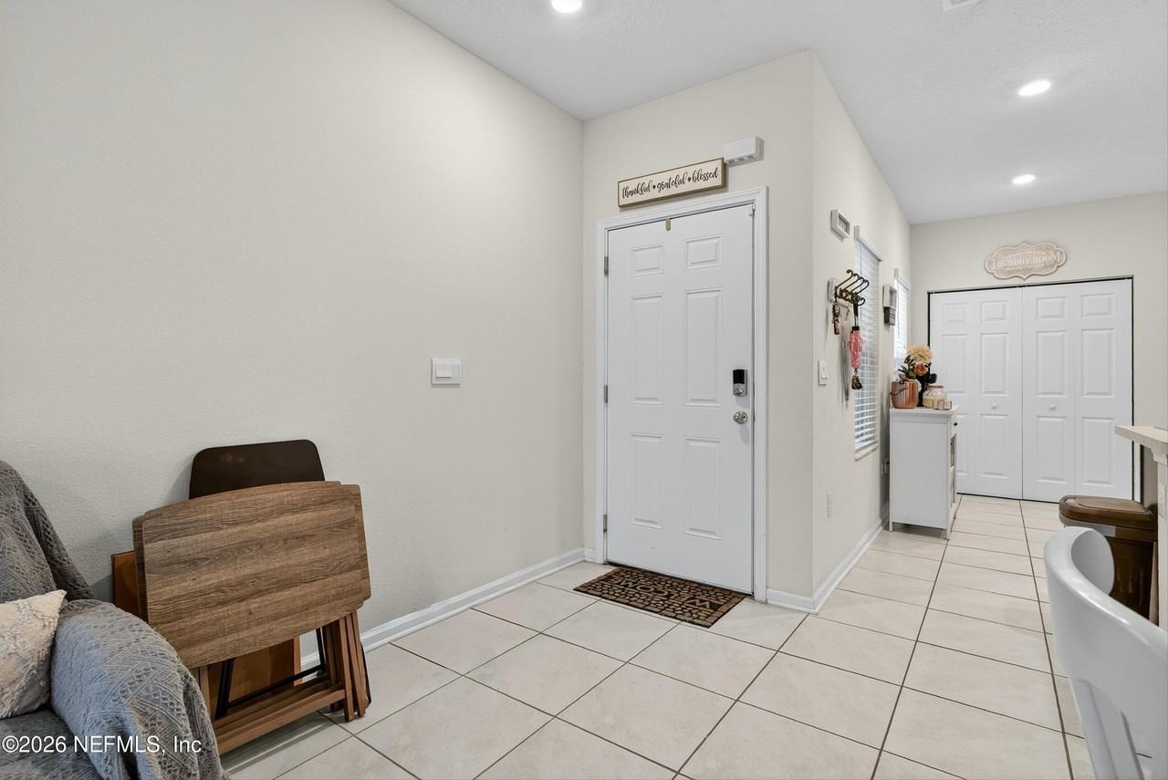12784 Veterans Ct - Photo 3 of 13
