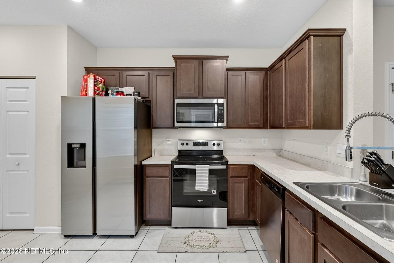 12784 Veterans Ct - Photo 4 of 13