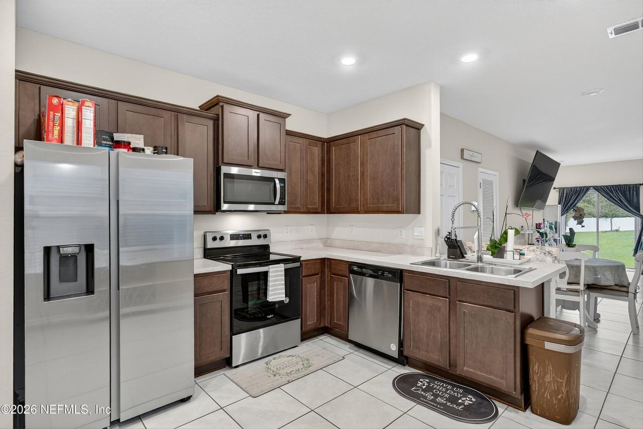 12784 Veterans Ct - Photo 5 of 13