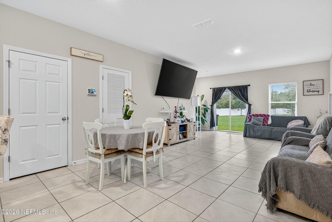 12784 Veterans Ct - Photo 6 of 13