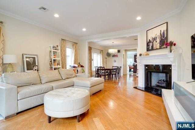 415 Westview Pl - Photo 3 of 24