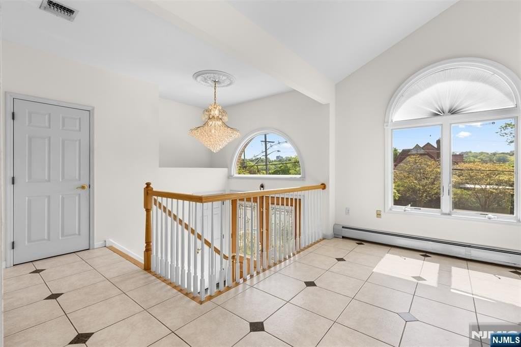 499 Morse Ave - Photo 5 of 45