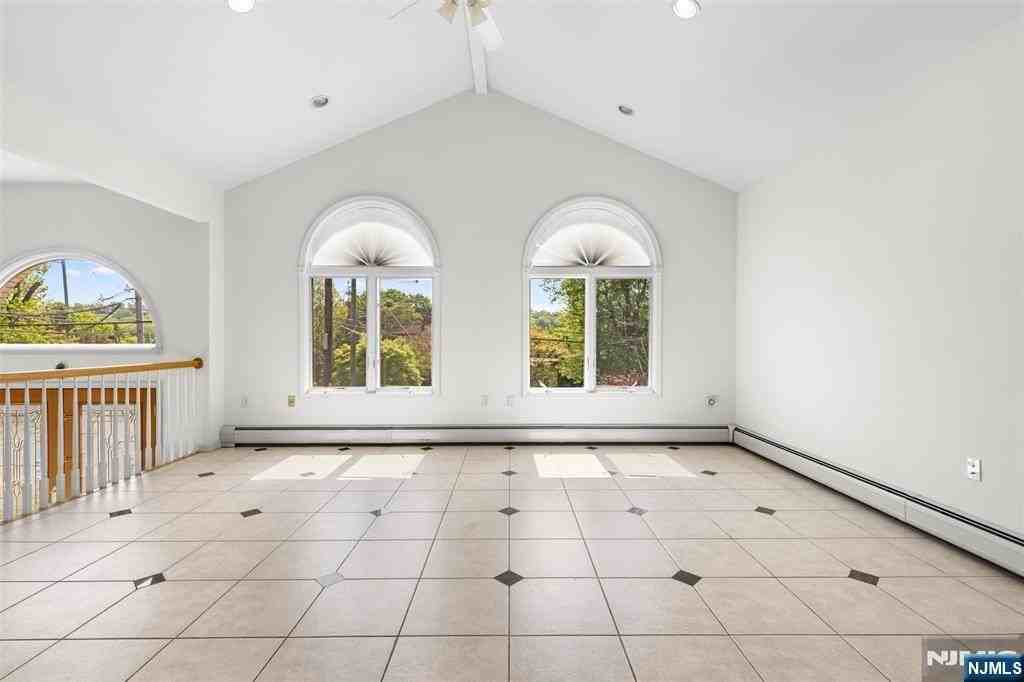 499 Morse Ave - Photo 6 of 45