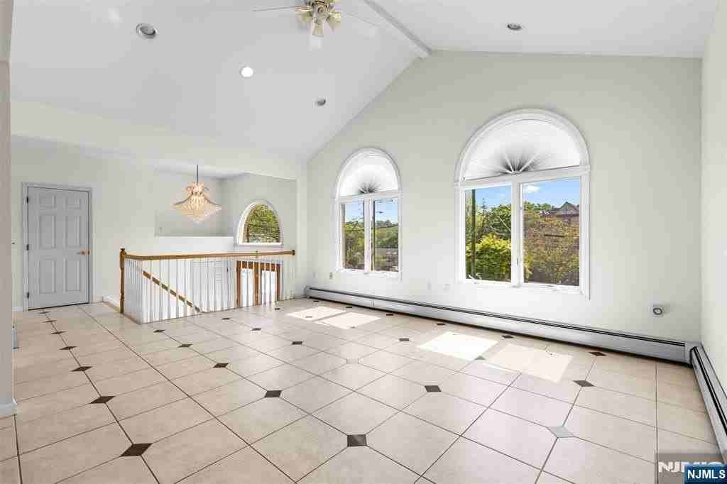 499 Morse Ave - Photo 7 of 45