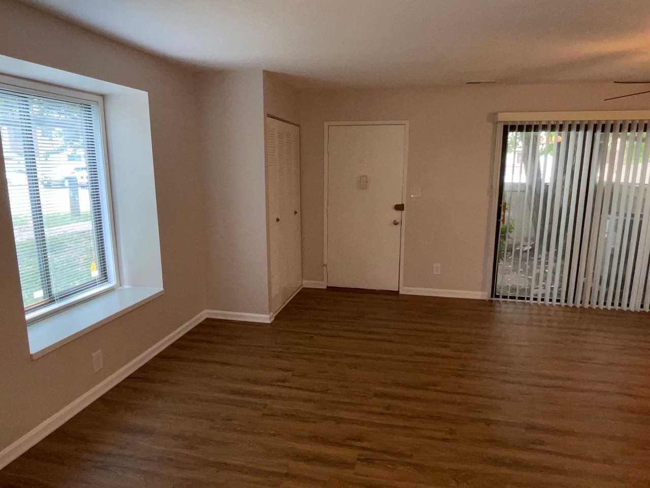 9848 Brookridge Ct - Photo 7 of 19