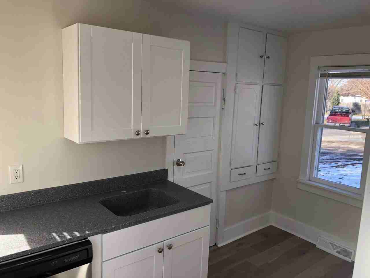 1726 S 18th St - Photo 4 of 11