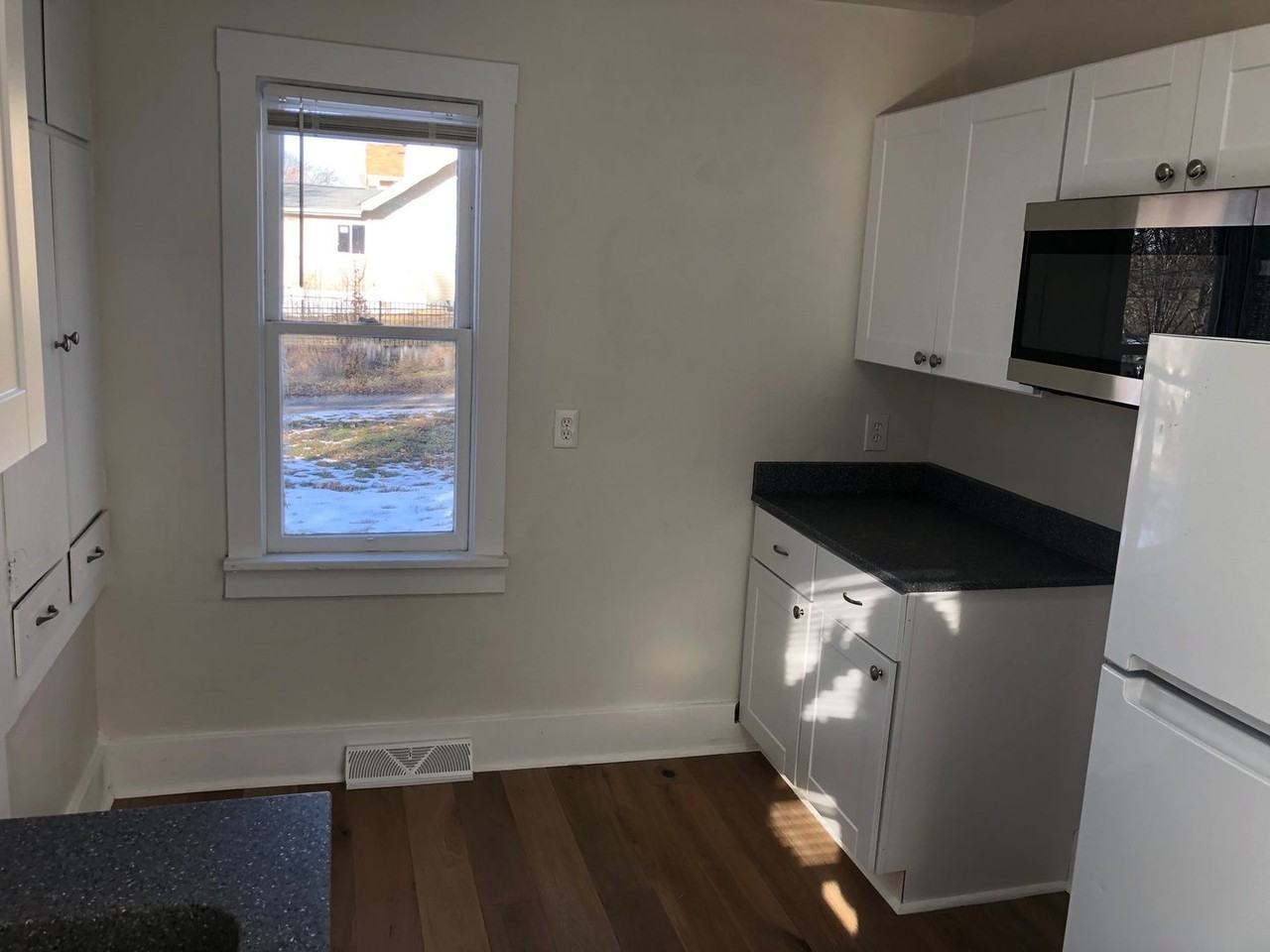 1726 S 18th St - Photo 5 of 11