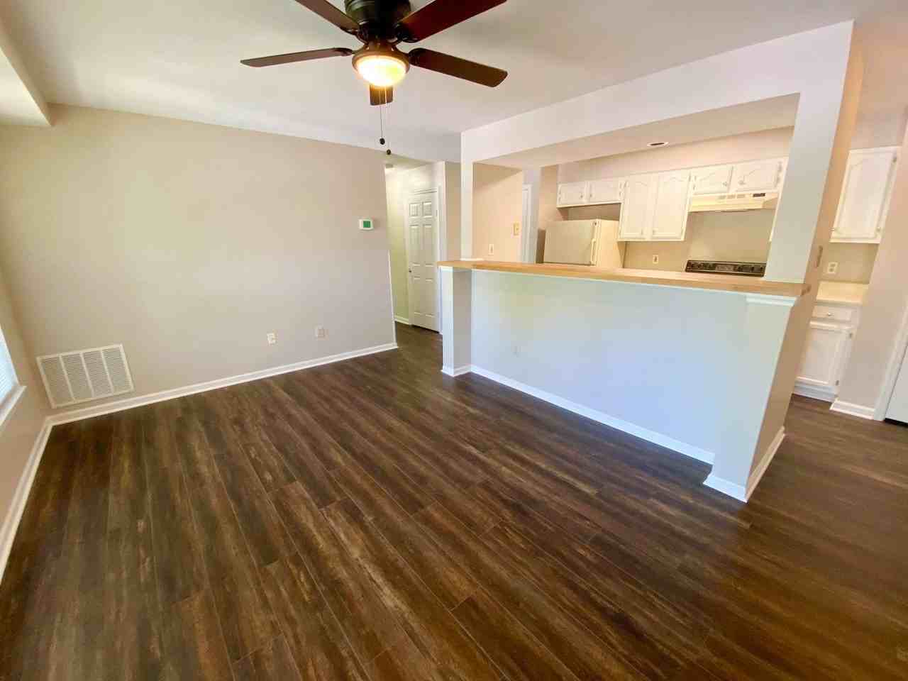 9105 Lincolnshire Ct - Photo 3 of 15